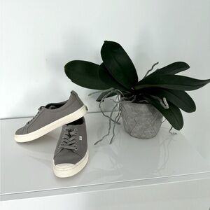 CARIUMA Men’s OCA sneaker 10.5 Never Worn New Light Grey Box Not Included